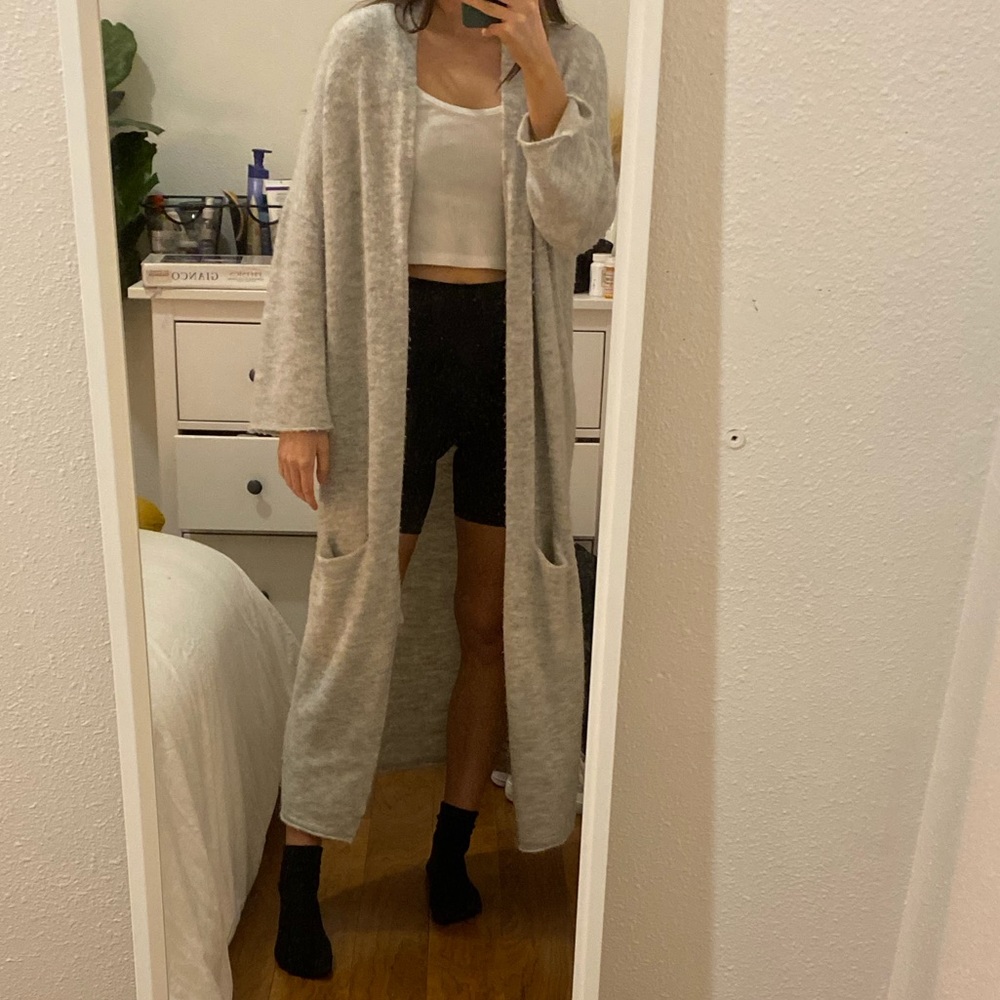 OVERSIZED GRAY CARDIGAN seen on lauren elizabeth